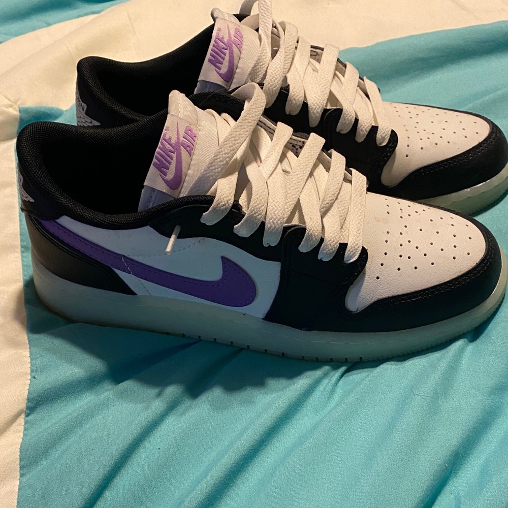 Retro Jordan One low size 5Y or 6.5W glow in the dark